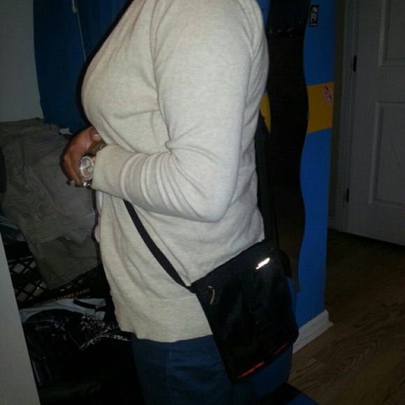 Nike Throw Over Bag - Picture 4 of 4