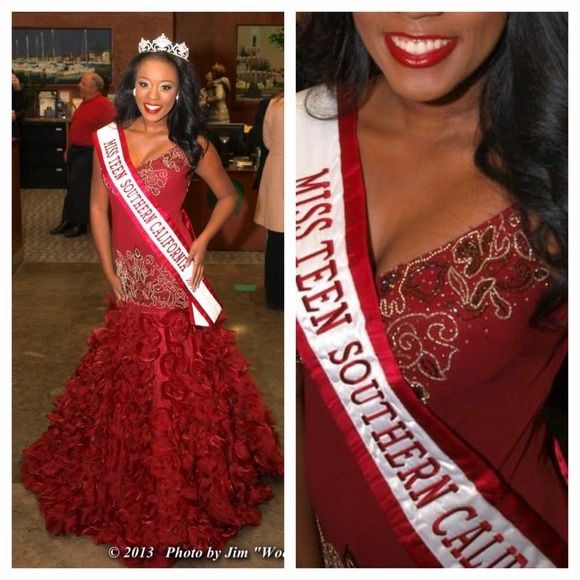 RED PROM PAGEANT FORMAL GOWN! MUST SELL!