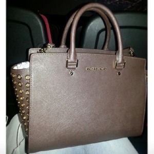 🚫SOLD🚫Michael Kors Selma Grommet Satchel