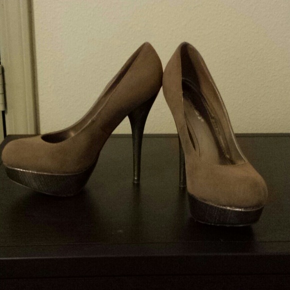 Shoes - Picture 3 of 3