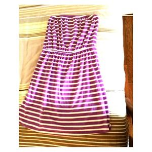 Striped cute strapless dress.