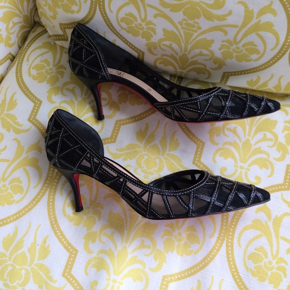 Keeping 🎀HOST PICK🎀 CHRISTIAN LOUBOUTIN Shoes🎀 - Picture 2 of 4