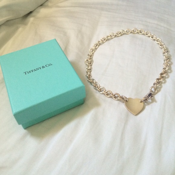 Auth. Tiffany & Co. Heart tag silver necklace - Picture 2 of 6