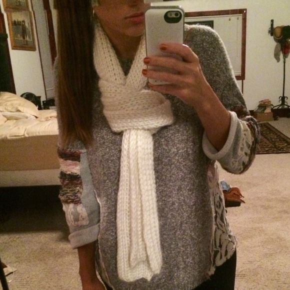 White scarf - Picture 2 of 4