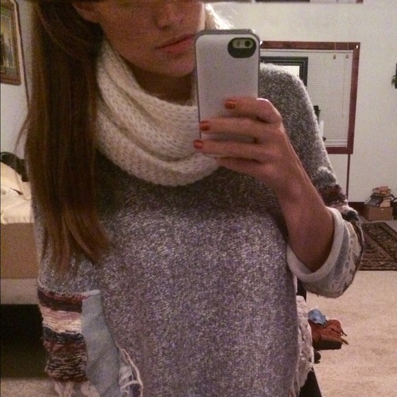 White scarf - Picture 3 of 4