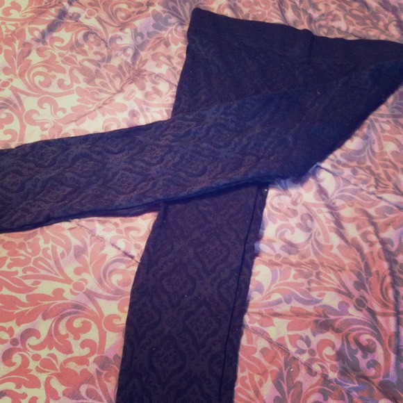 Black solid tribal pattern leggings