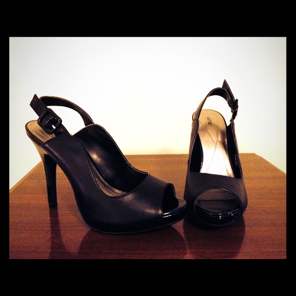 Beautiful stiletto heels. Size 6.5.