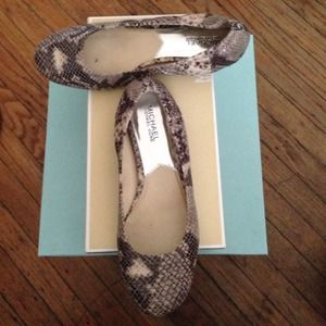 Cute snake print flats