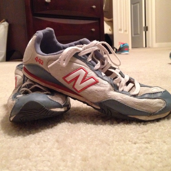 New Balance 442