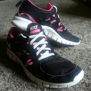Womens Black/Pink Nike Free Run 2