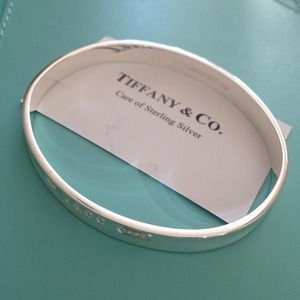 T &Co. Silver bangle - comes w box and dust bag