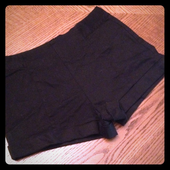 Black high-waist cotton shorts