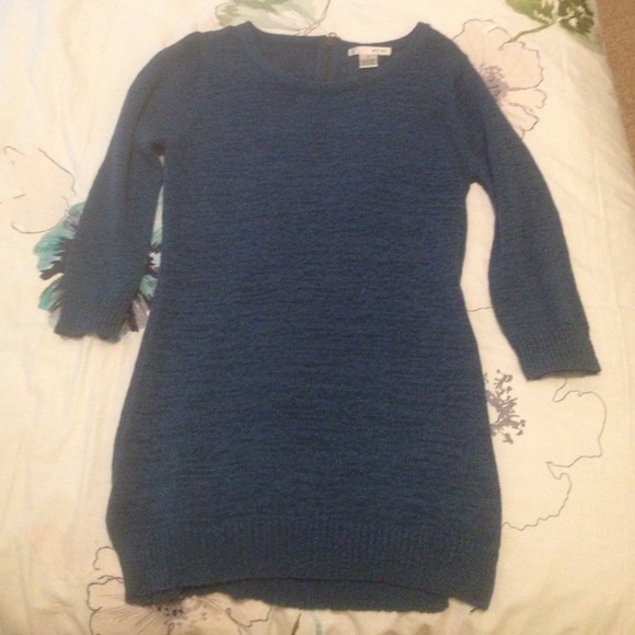 3ItemBundle-$8shoes,$5vnecks$5sweater - $18 total