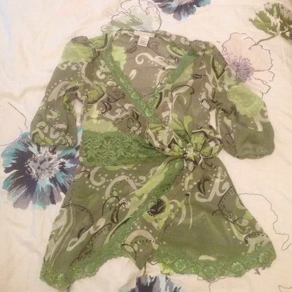 Green Criss-Cross Front Tie Blouse
