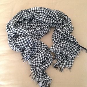 Black and white scarf