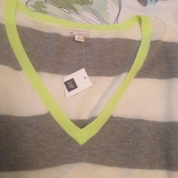 NWT Grey/Cream/Lime Green Sweater - Picture 2 of 2