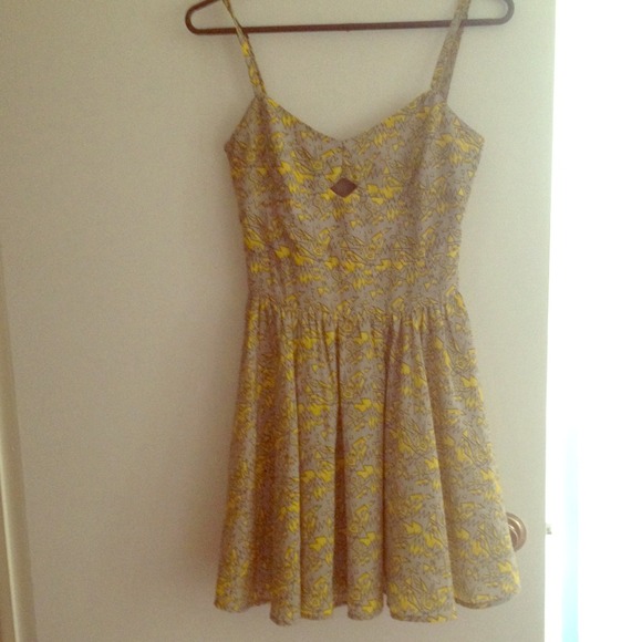 Aritzia Dress with Grey/Yellow Geometric Pattern