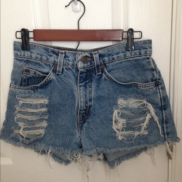 Destroyed High Waisted Levi Shorts - Picture 1 of 4