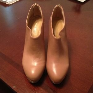 Nine West tan booties!