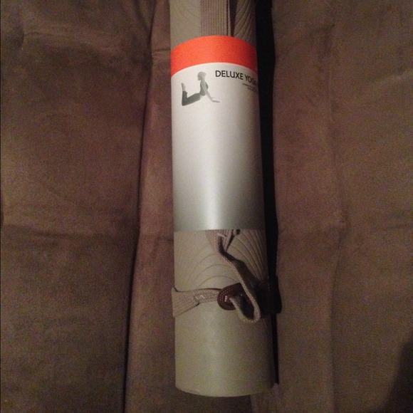 NWT Nike yoga Mat/carry strap for @curlgirl312