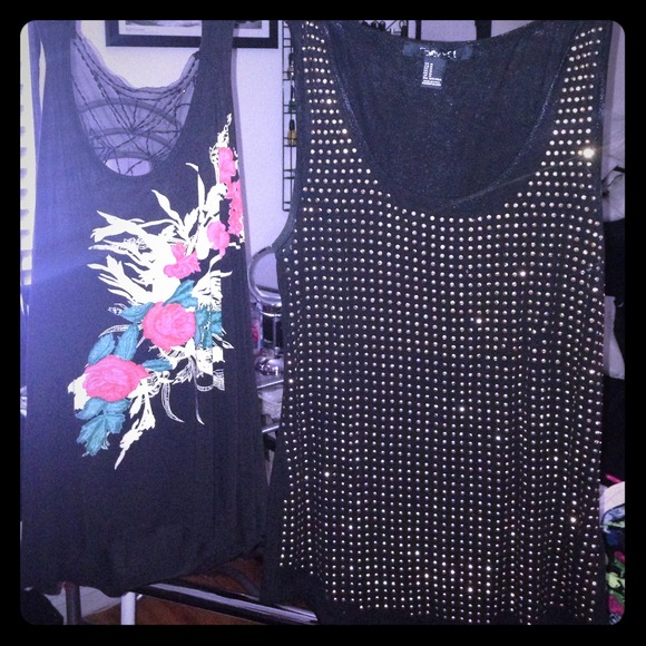 ❌❌Sold❌Lot of two tank tops