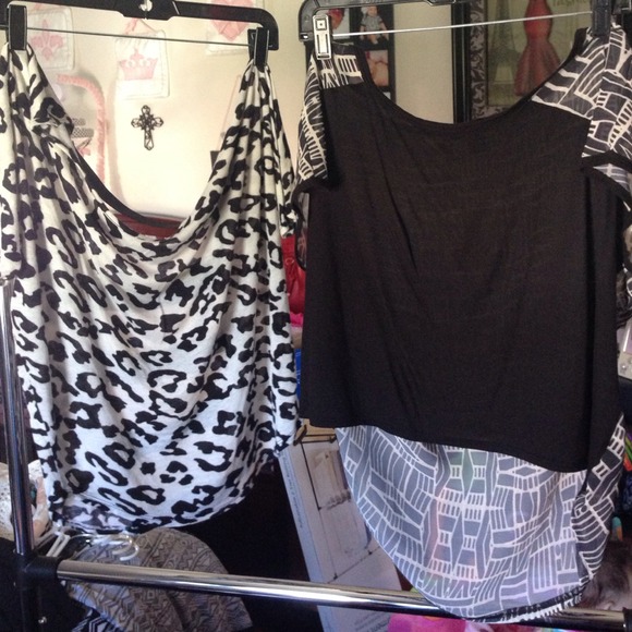 ❌❌Sold❌❌Lot of two cute loose fitted shirts