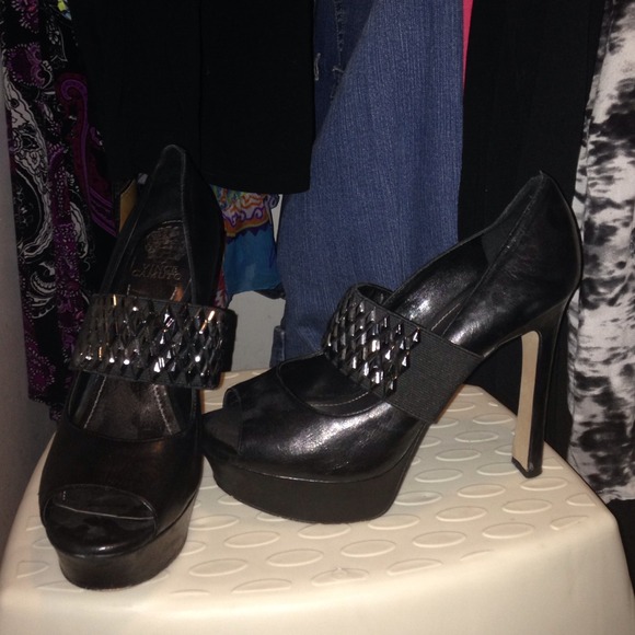 Gorgeous leather vince camuto heels