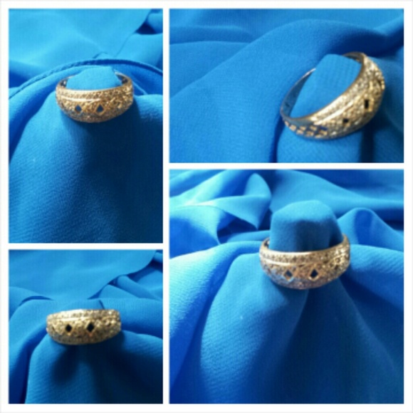 SOLD IN A BUNDLE 💍💍