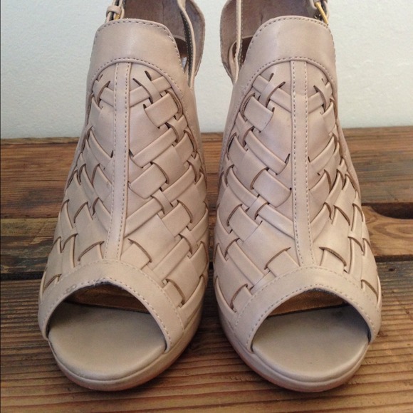 ⚡️️HP⚡️CARLOS by Carlos Santana Caged Heels - Picture 4 of 4