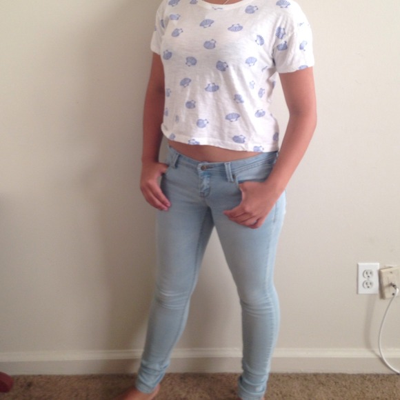 Light wash Pants and cute crop top tee