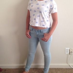 Light wash Pants and cute crop top tee