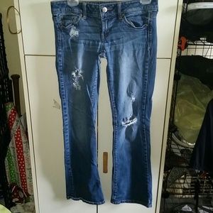 Distressed boyfriend fit jeans!