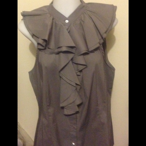 BCBG ruffle collar sleeveless shirt