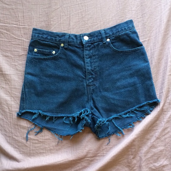 SOLD.. Guess shorts