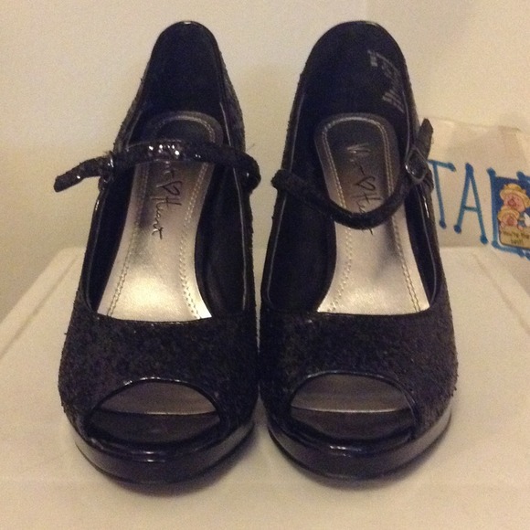💥👠 BLACK VELVET HEART HEELS 👠💥