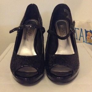 💥👠 BLACK VELVET HEART HEELS 👠💥