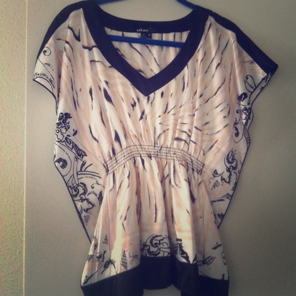 🔴Bundled🔴 Stripe/Floral Pattern Blouse