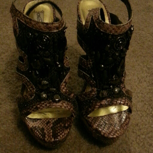 Sexy snake skin heals