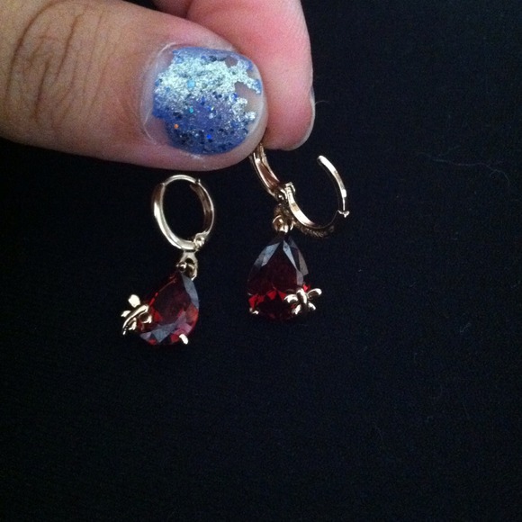 9K Ruby earrings - Picture 2 of 4