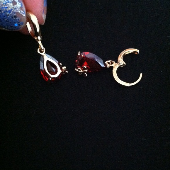 9K Ruby earrings - Picture 4 of 4
