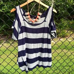 🔴BOGO 50% off🔴Striped Shoulder Cut Out Top