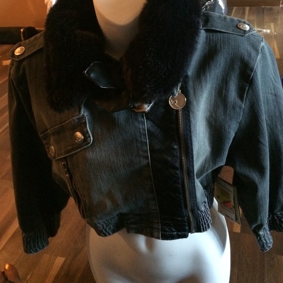 Rock a wear jean mid jacket with removeable fur