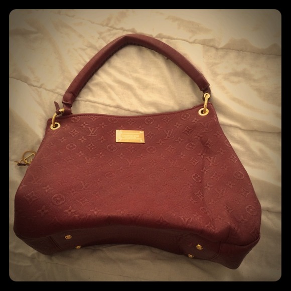 Beautiful red handbag up for grabs🌻 - Picture 1 of 3