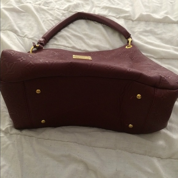 Beautiful red handbag up for grabs🌻 - Picture 2 of 3