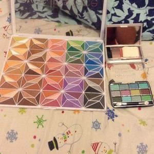 EYESHADOW/MAKEUP BUNDLE