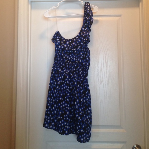 ❌❌Sold❌❌ Ruffled one shoulder printed dress