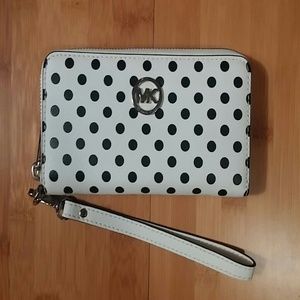 Reduced 🌟 Michael Kors Wristlet/Phone Case