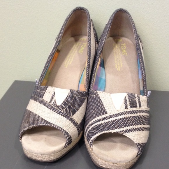 TOMS in great condition.