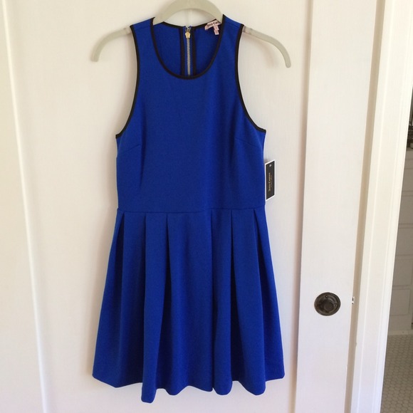 Juicy Couture Dresses & Skirts - Juicy Couture Zipper-back Dress