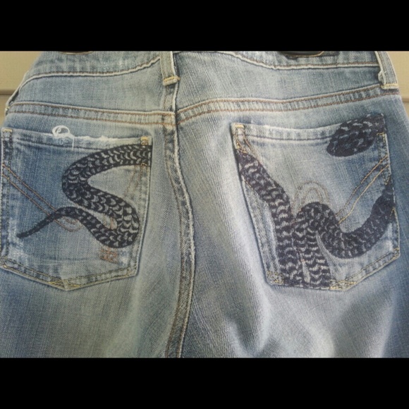 Very cool Snake jeans!